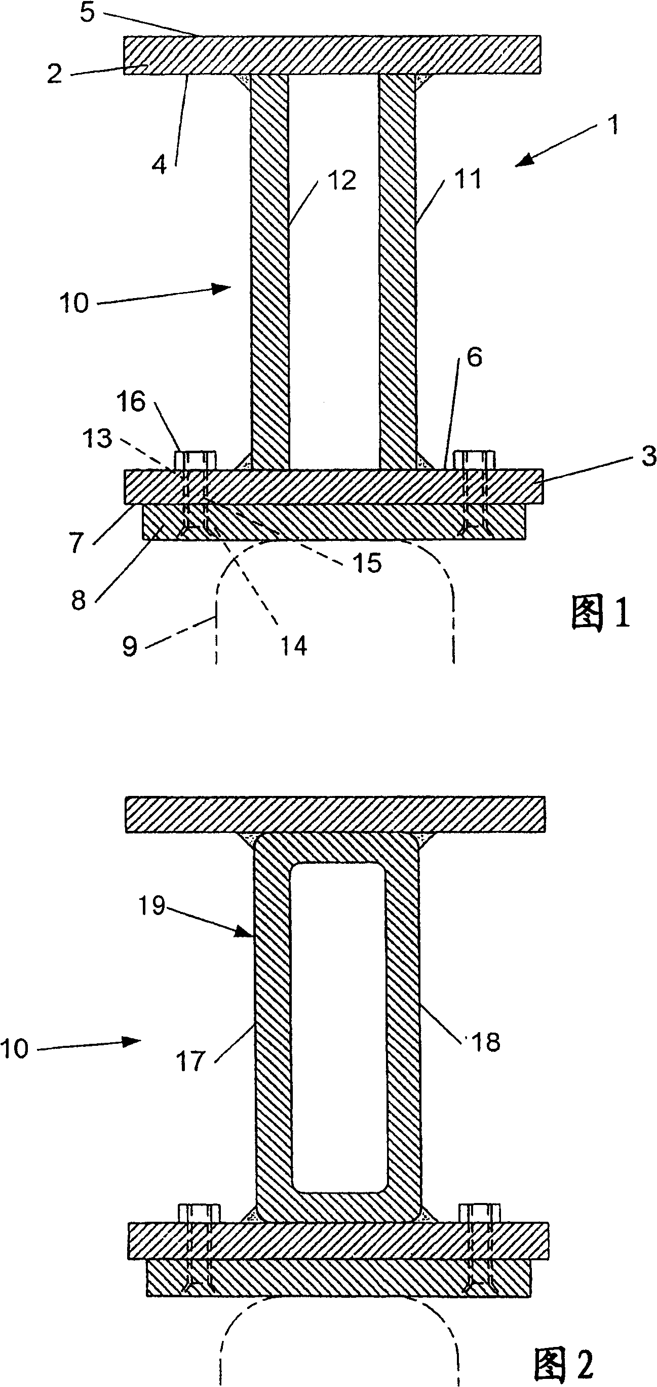 Rail comprising a rotating frame for a filtration device, and production method thereof