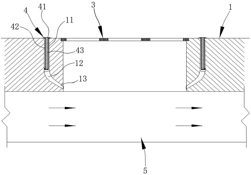 Obstruction automatic separating and filtering sewage discharge method for reducing urban inland inundation