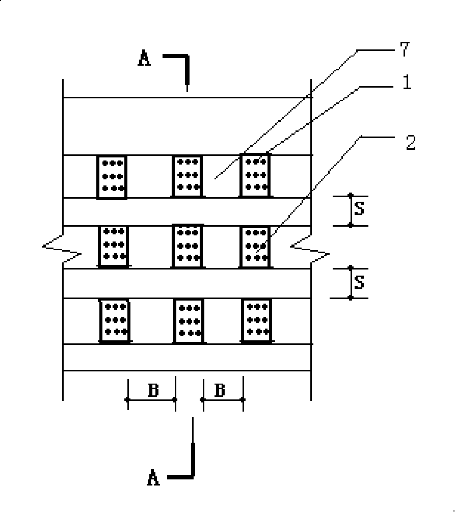 Skid resistant composite structure of miniature pile and method for reinforcing side slope