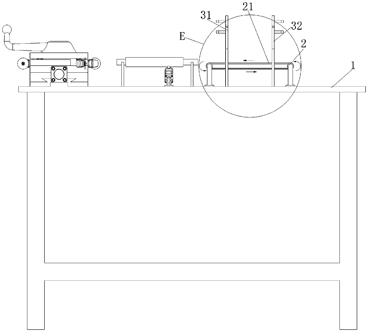 Feeding mechanism and method of bamboo rake hook cutting machine