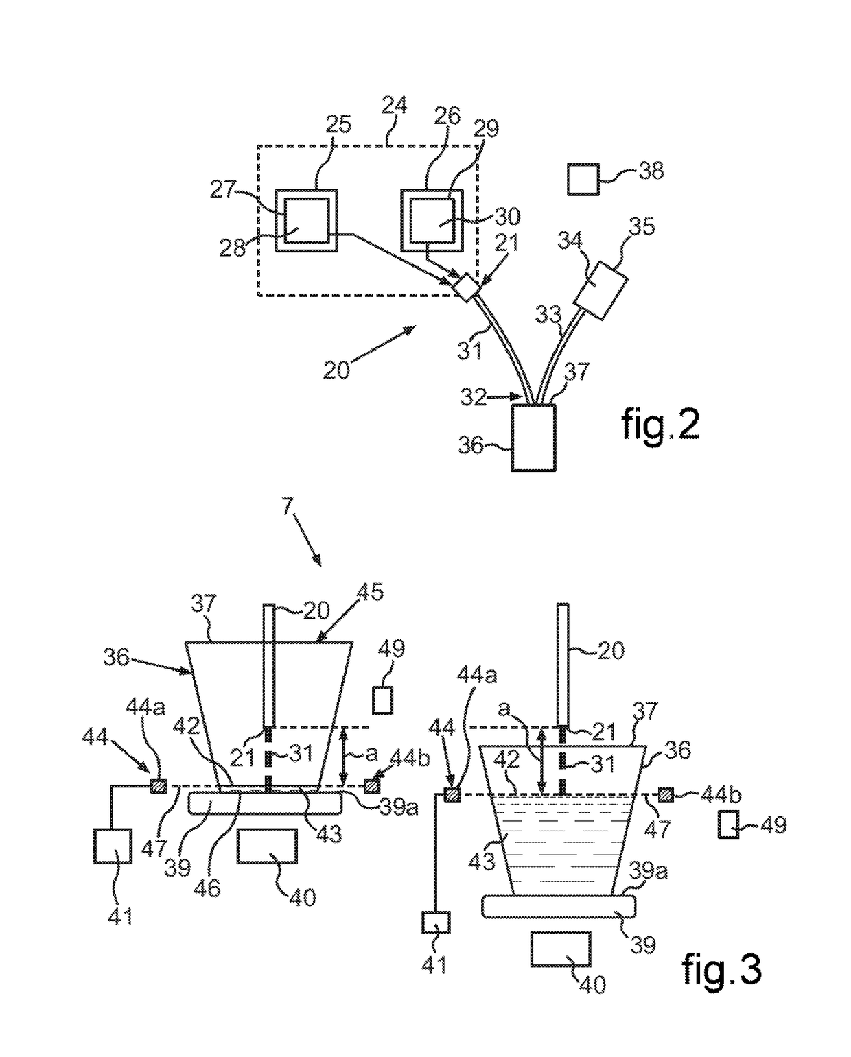 Drink producing apparatus with distance setting device, household refrigeration apparatus as well as method for producing and dispensing a drink