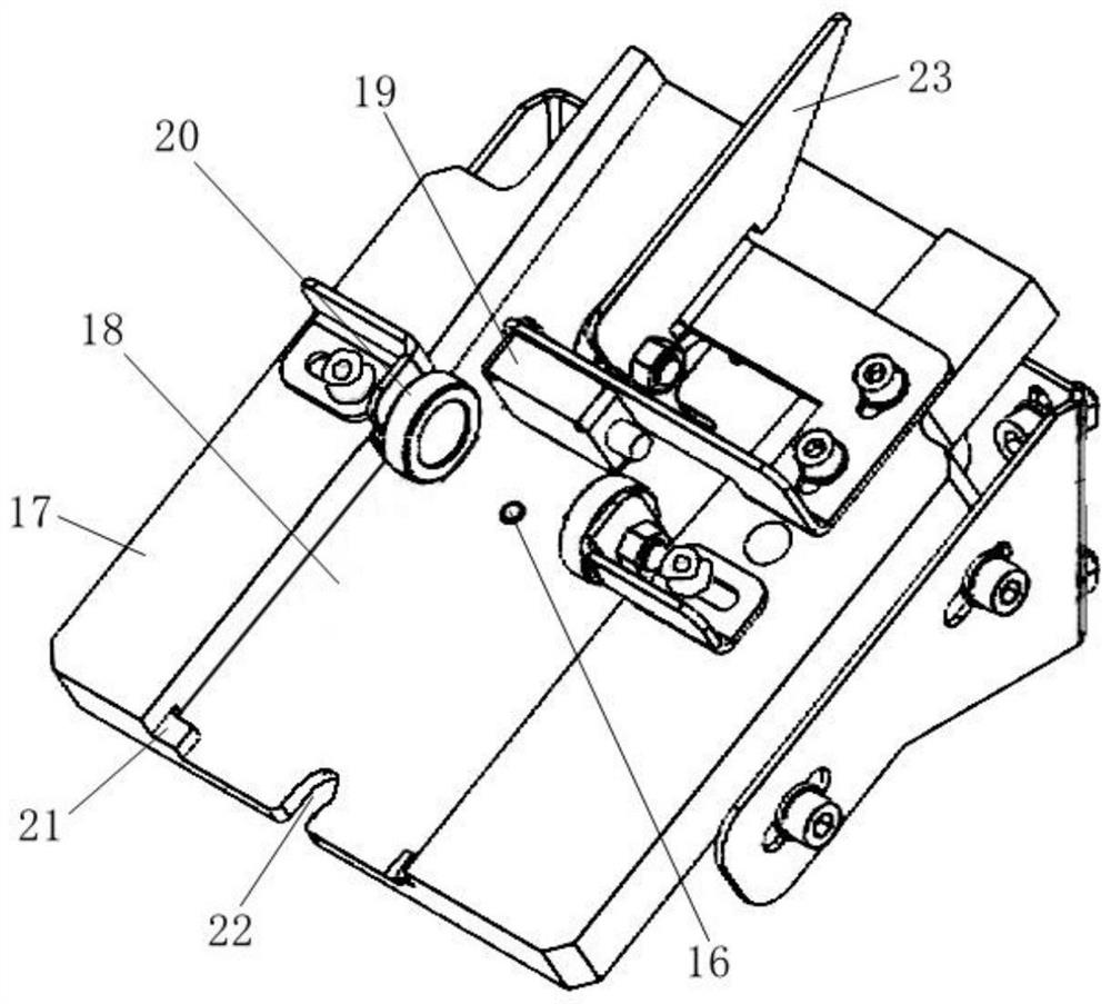 Device for connecting label and hanging ring