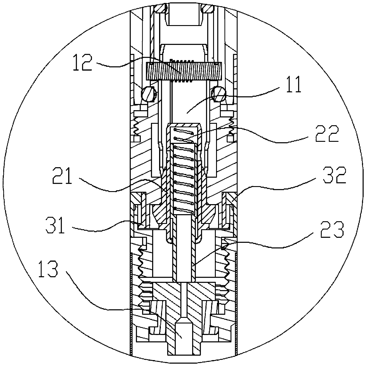 An electronic cigarette and its method for preventing smoke oil leakage