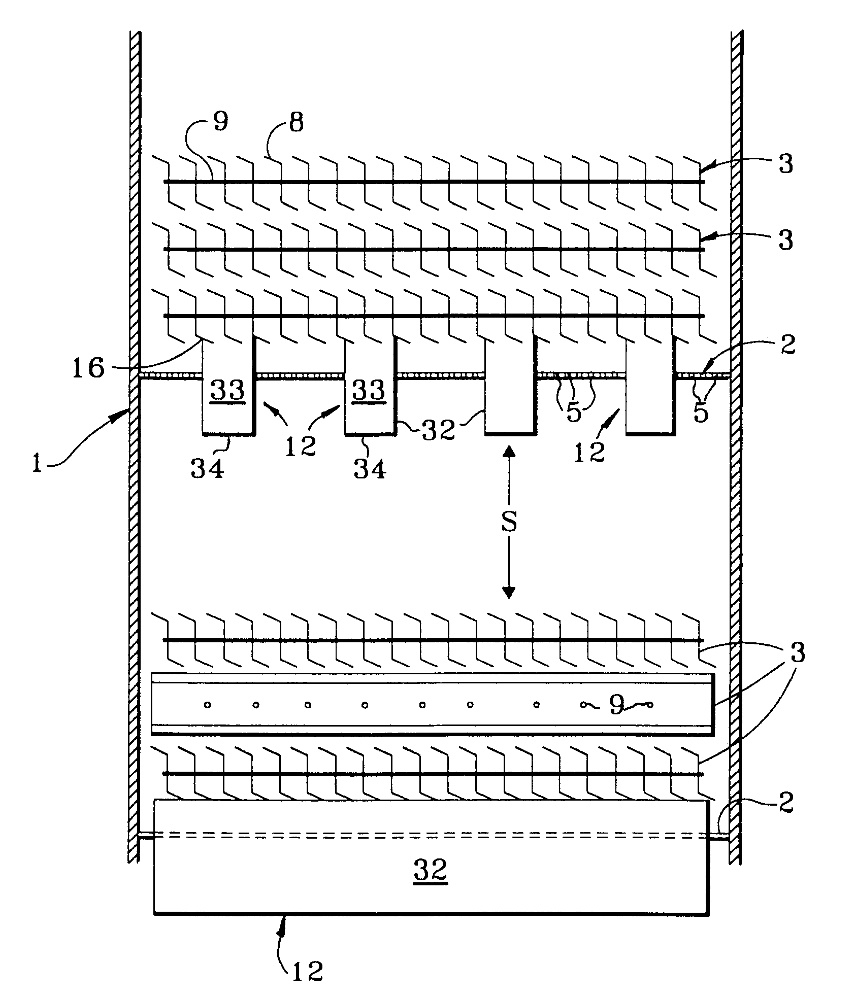 Fractionation apparatus with low surface area grid above tray deck