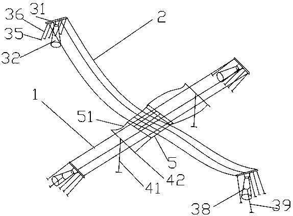 Crossed stringing device and stringing method thereof