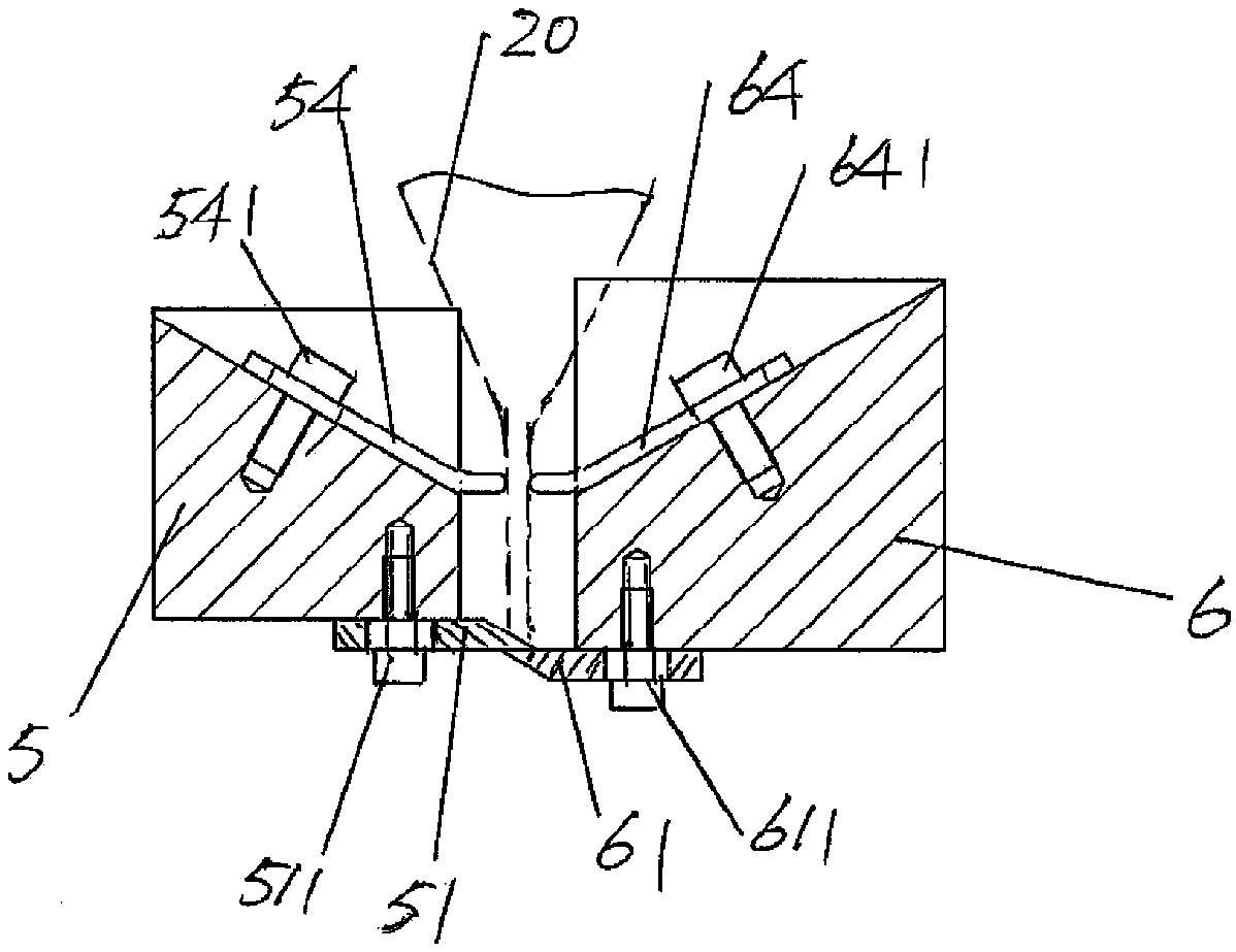 Parison cold cutting and sealing device of blow molding machine