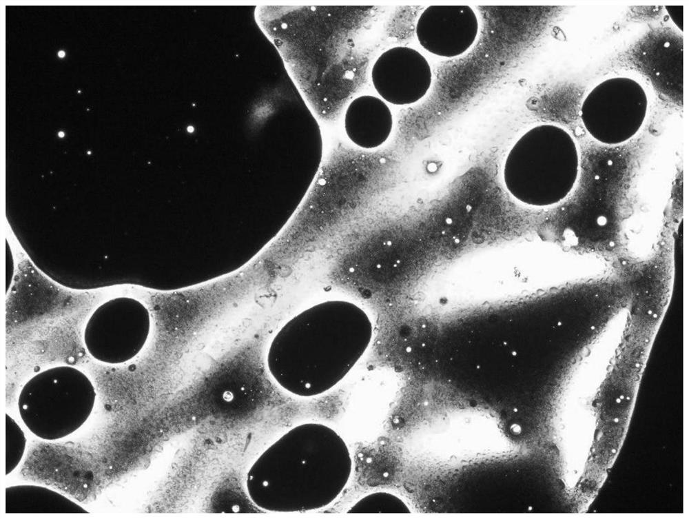 Method for reducing viscosity of thickened oil by using microbial conversion liquid