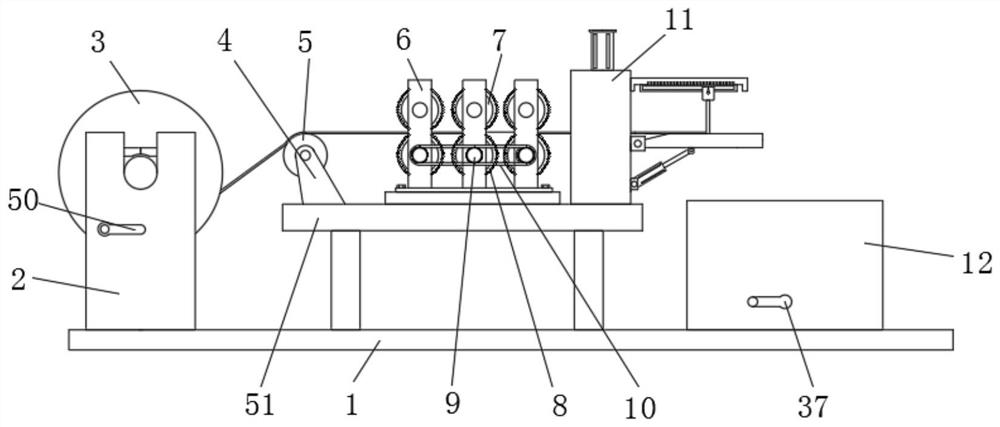Operating table discharging mechanism of carton packaging product splitting machine