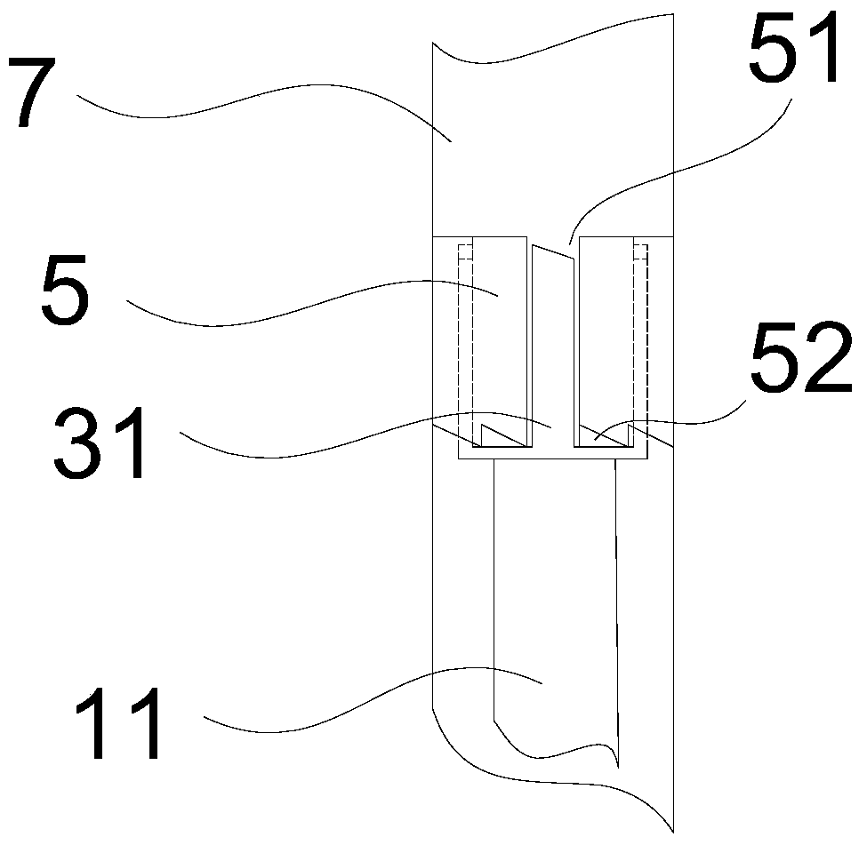 A spring-type automatic spraying one-piece nozzle