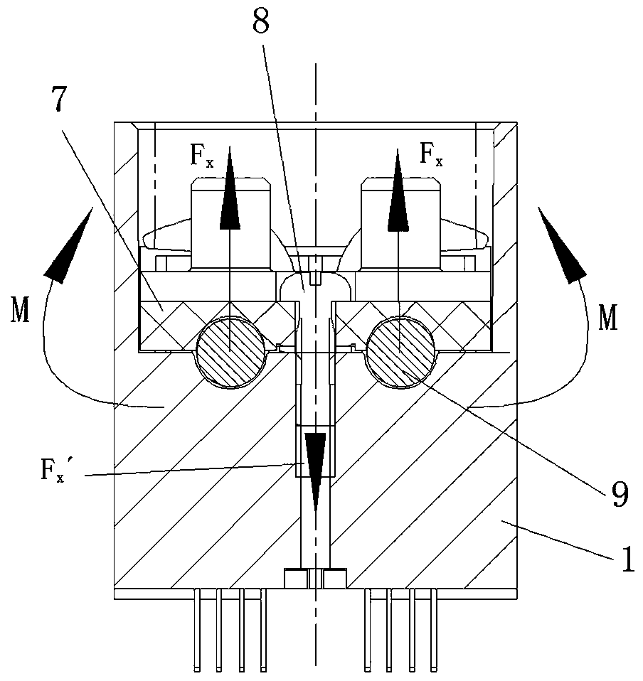 Socket and headstock component by using same