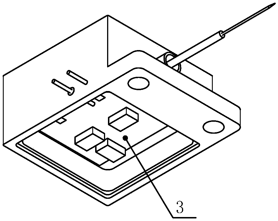 An integrated photoelectric receiving module containing a low noise amplifier and a production process thereof