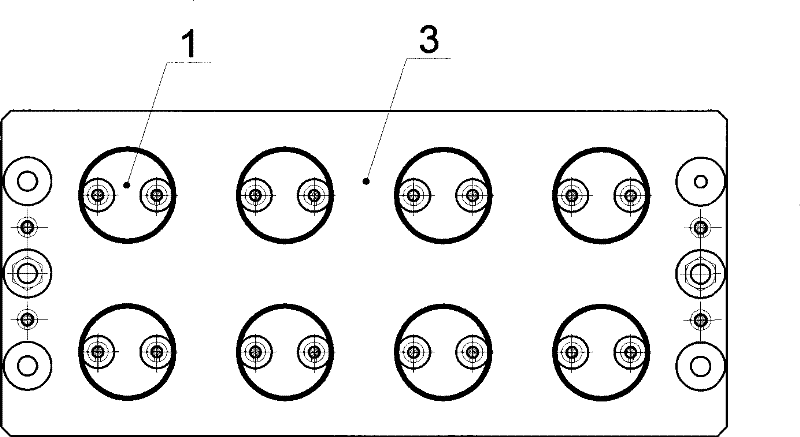 Trap type capacitor fixing device