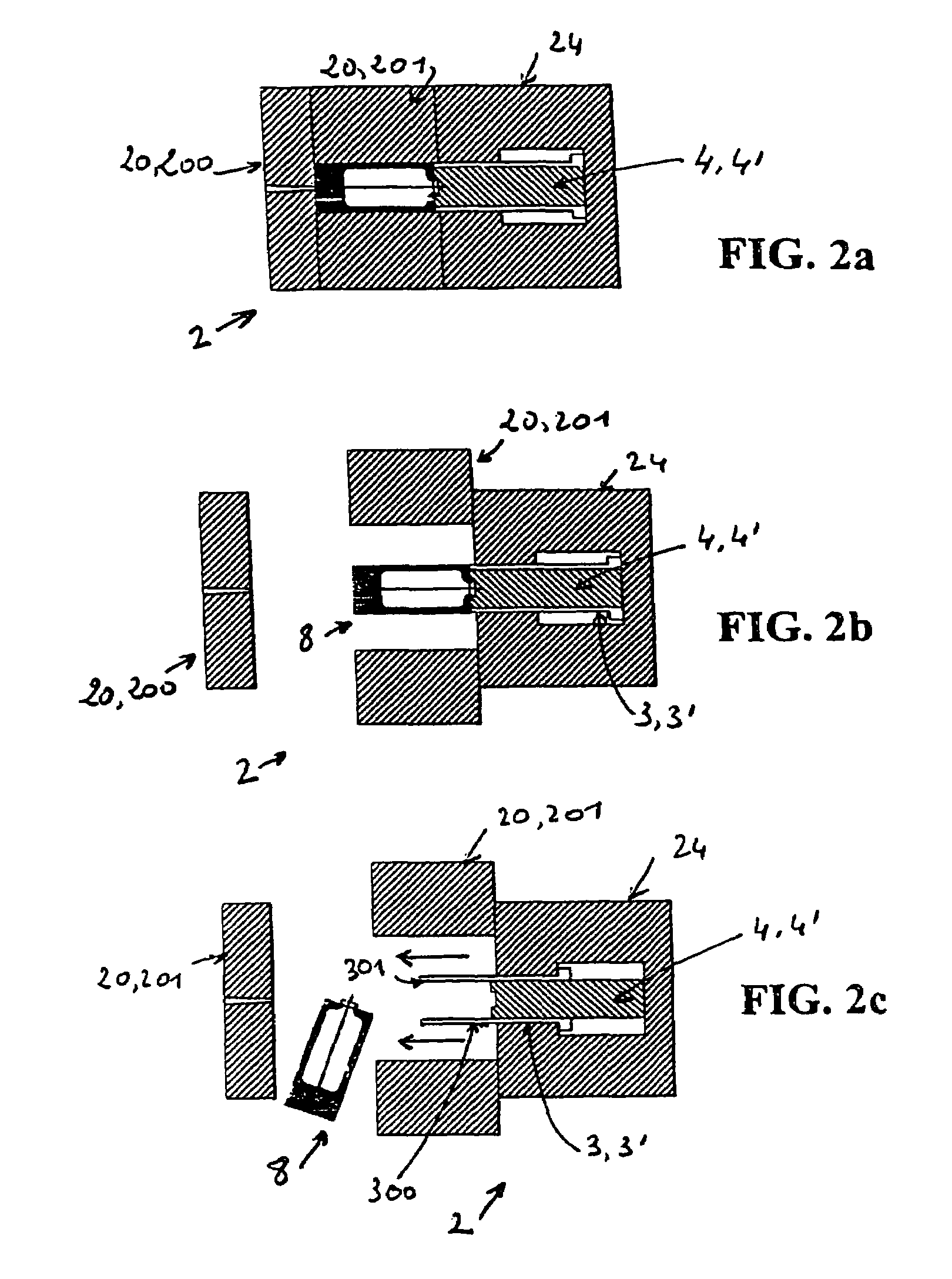 Overmoulding of receptacles with a thermoplastic material at a high rate of production