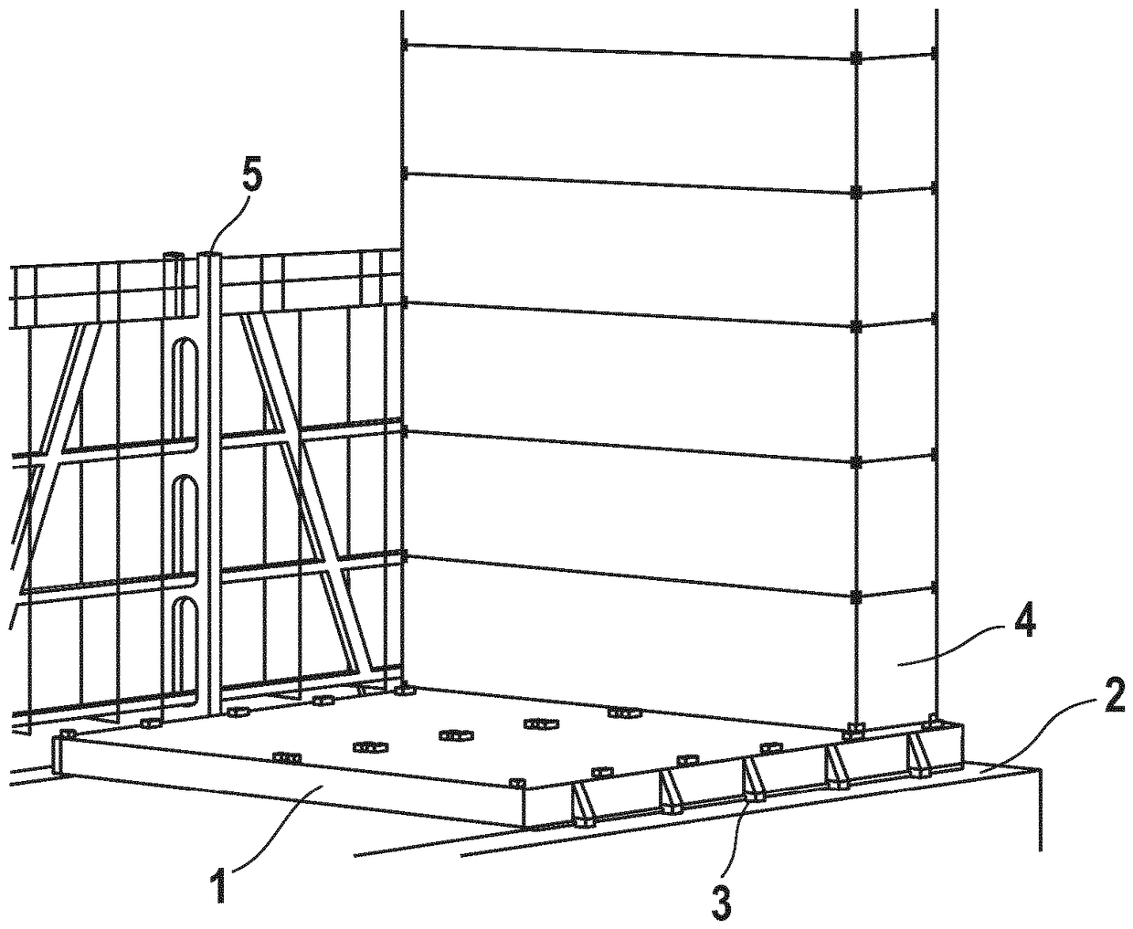 Arrangement for determining the weight of a ship's hatch cover and of the load thereon, such as containers, and a support member