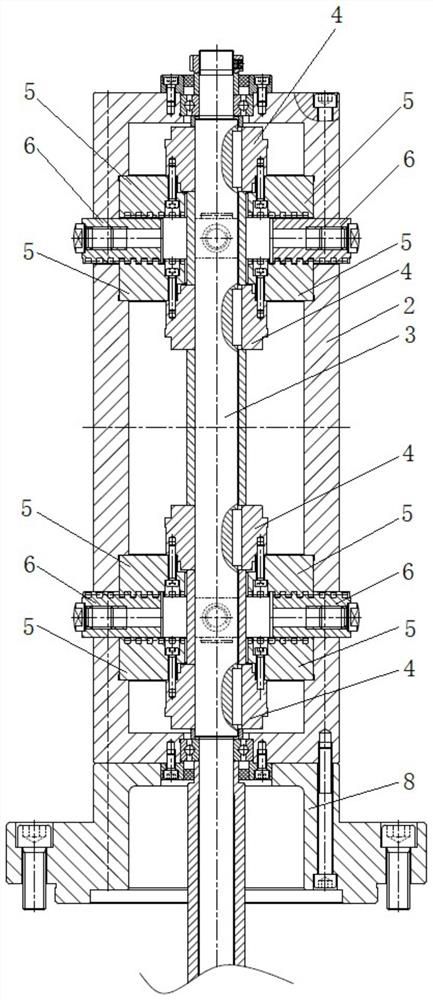 Valve self-centering tool clamp and operation method