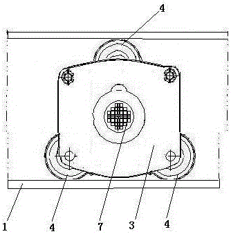 Guide wheel set for double-deck travel and electric hoist using the guide wheel set