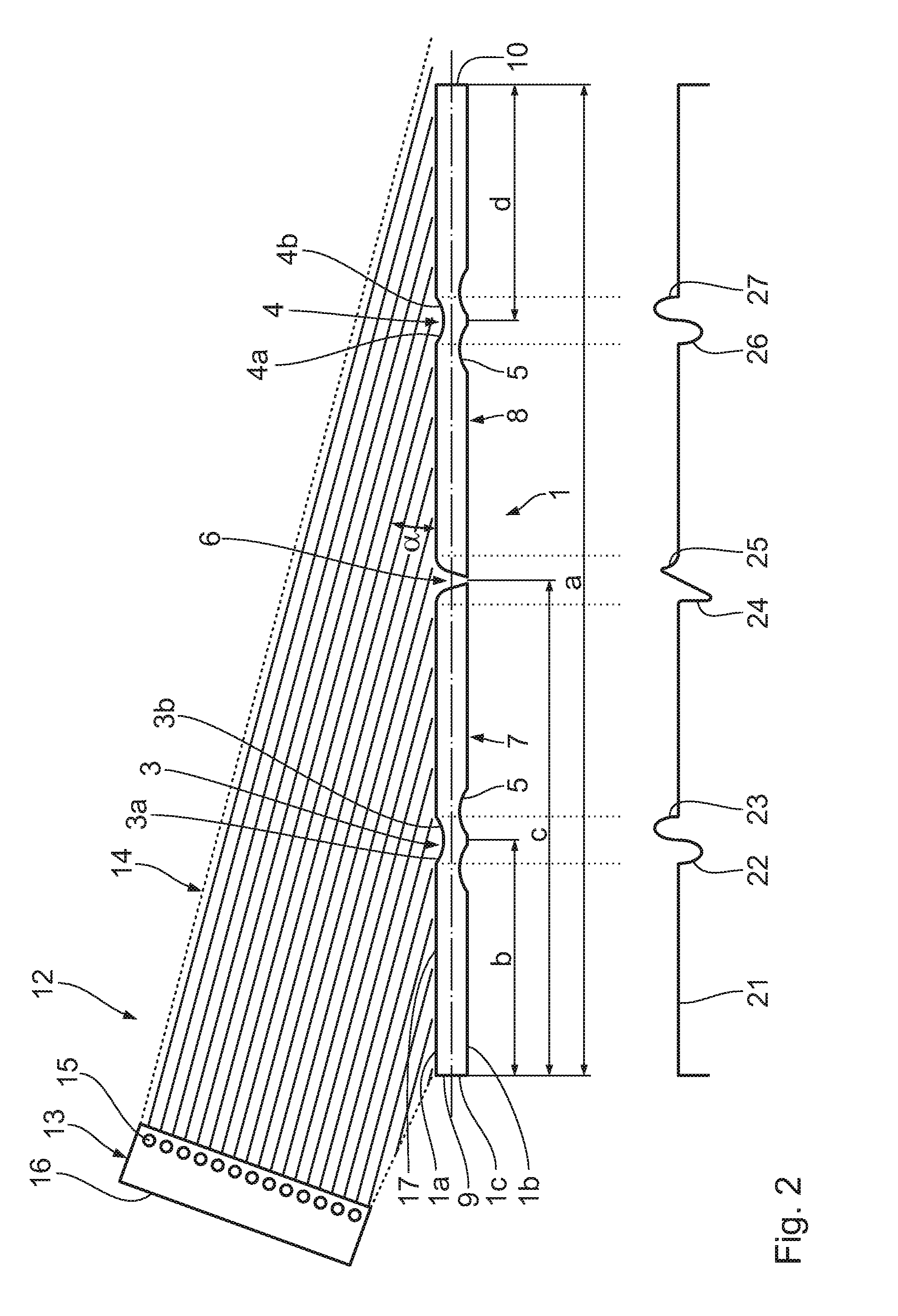 Apparatus for detection of the accuracy of format of a web of corrugated cardboard