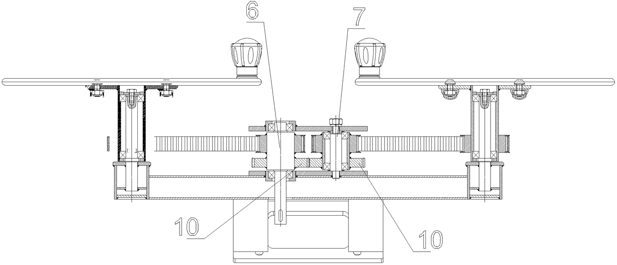 A hand-operated turntable vibration combination massager