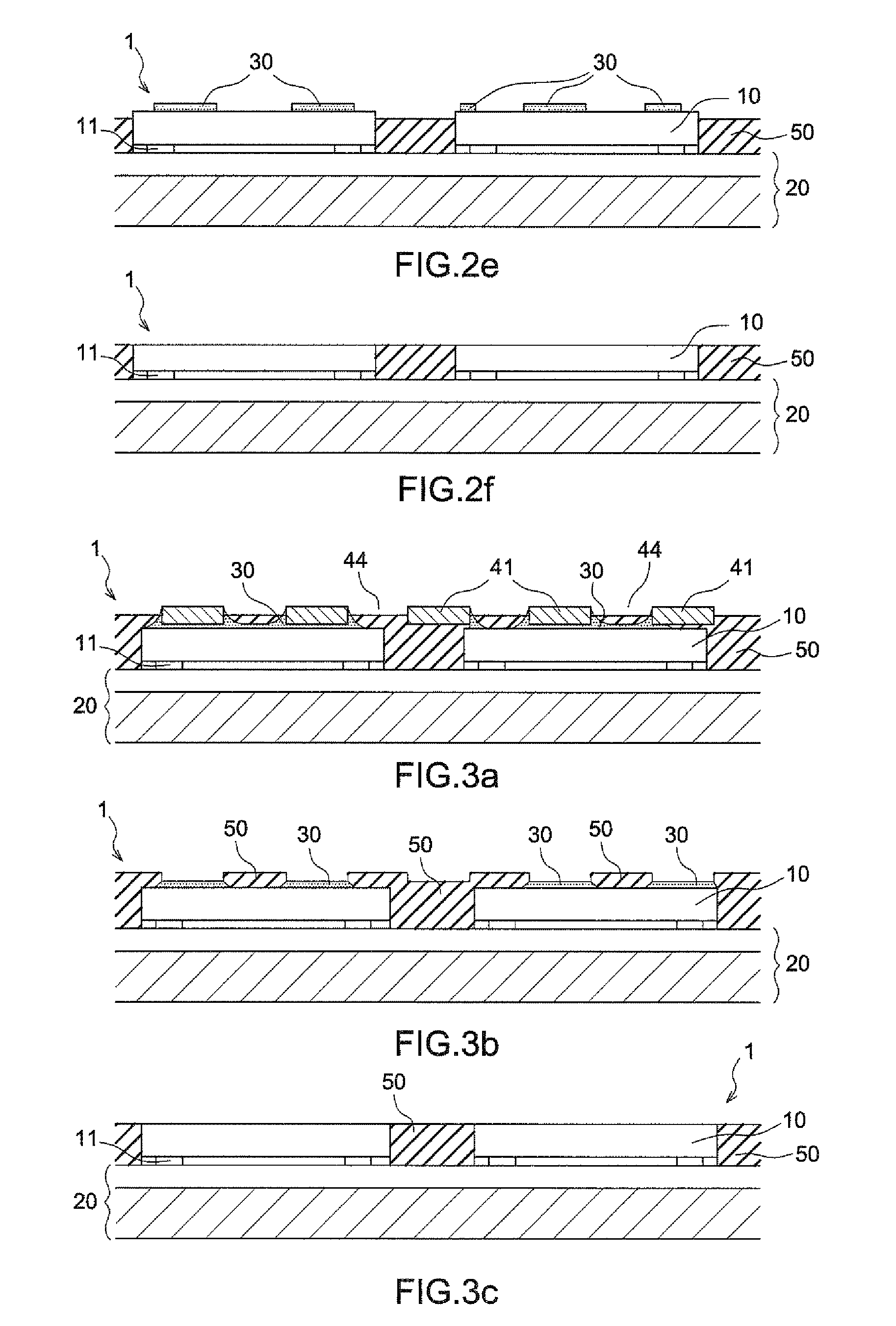 Method for positioning chips during the production of a reconstituted wafer