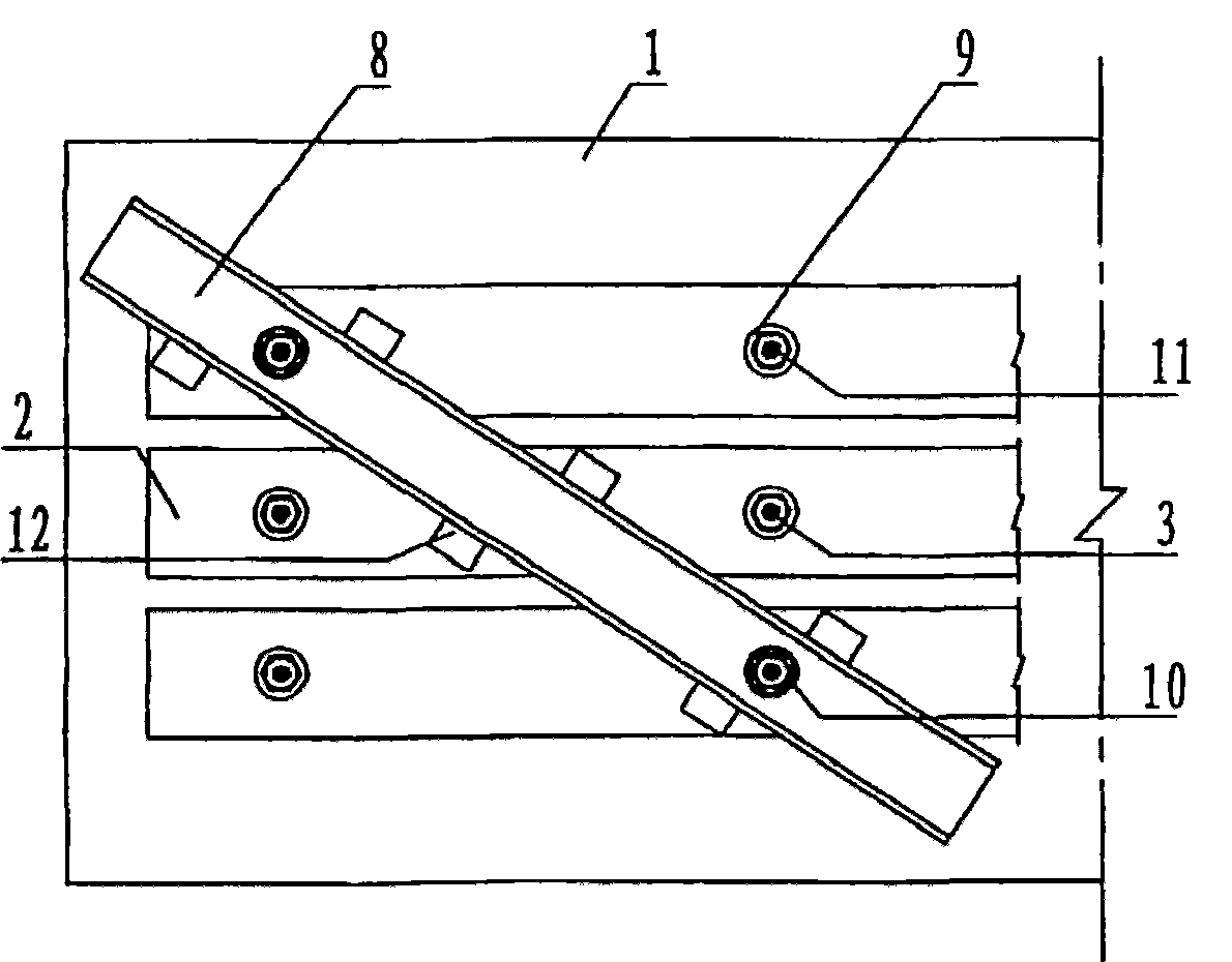 Steel plate fixing device and method for pasting steel plate construction by coating and scraping method