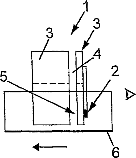 Microwave plasma generating devices and plasma torches