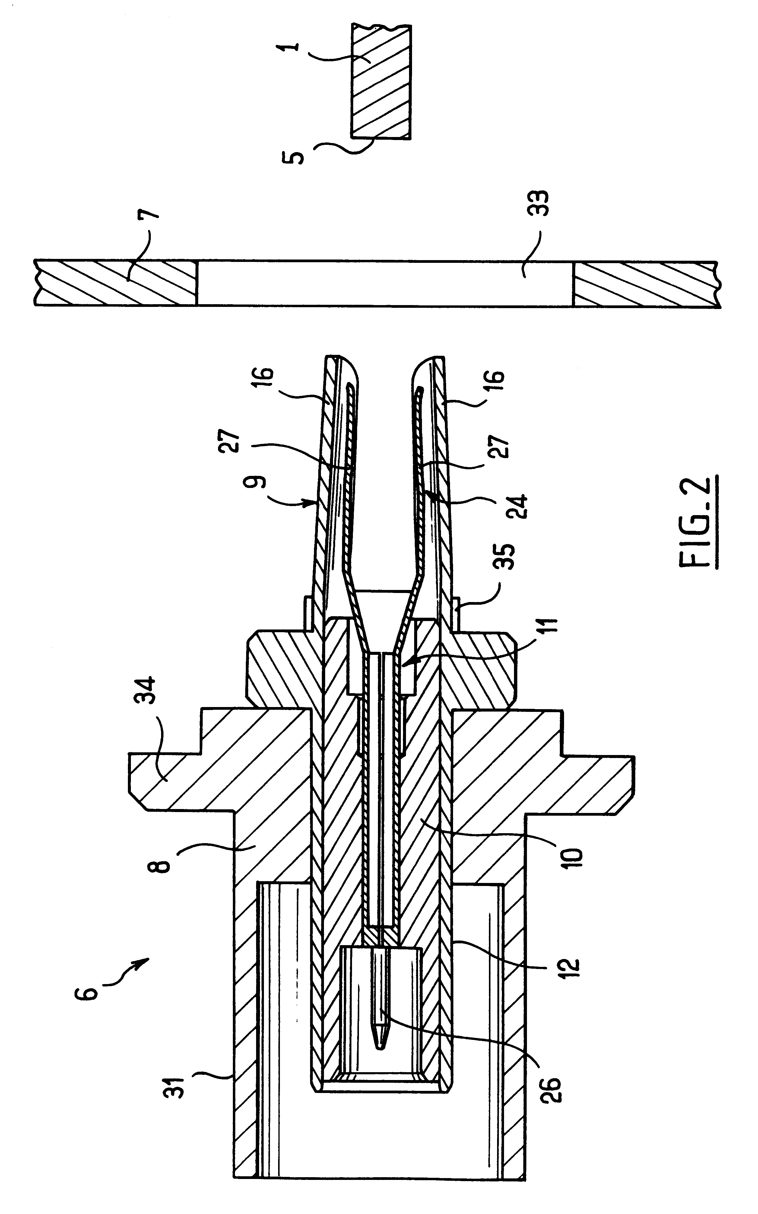 Device for electrically connecting a coaxial line to a printed circuit card