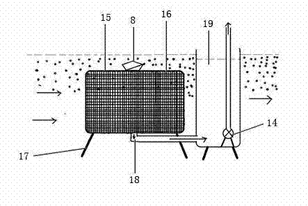 Method for filtering and separating suspended maters from water and filtering device used in method