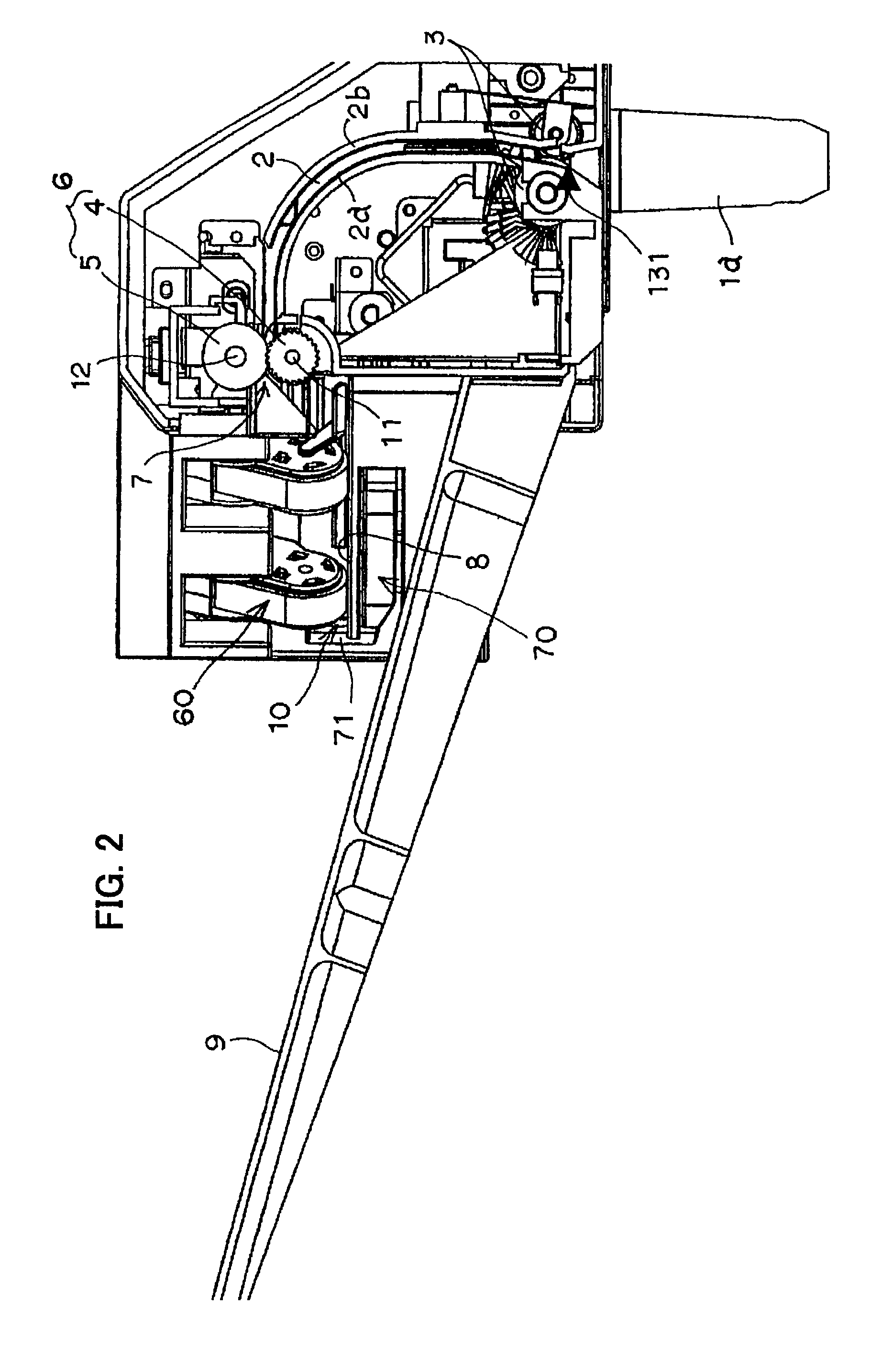 Offsetting discharging apparatus with aligning member