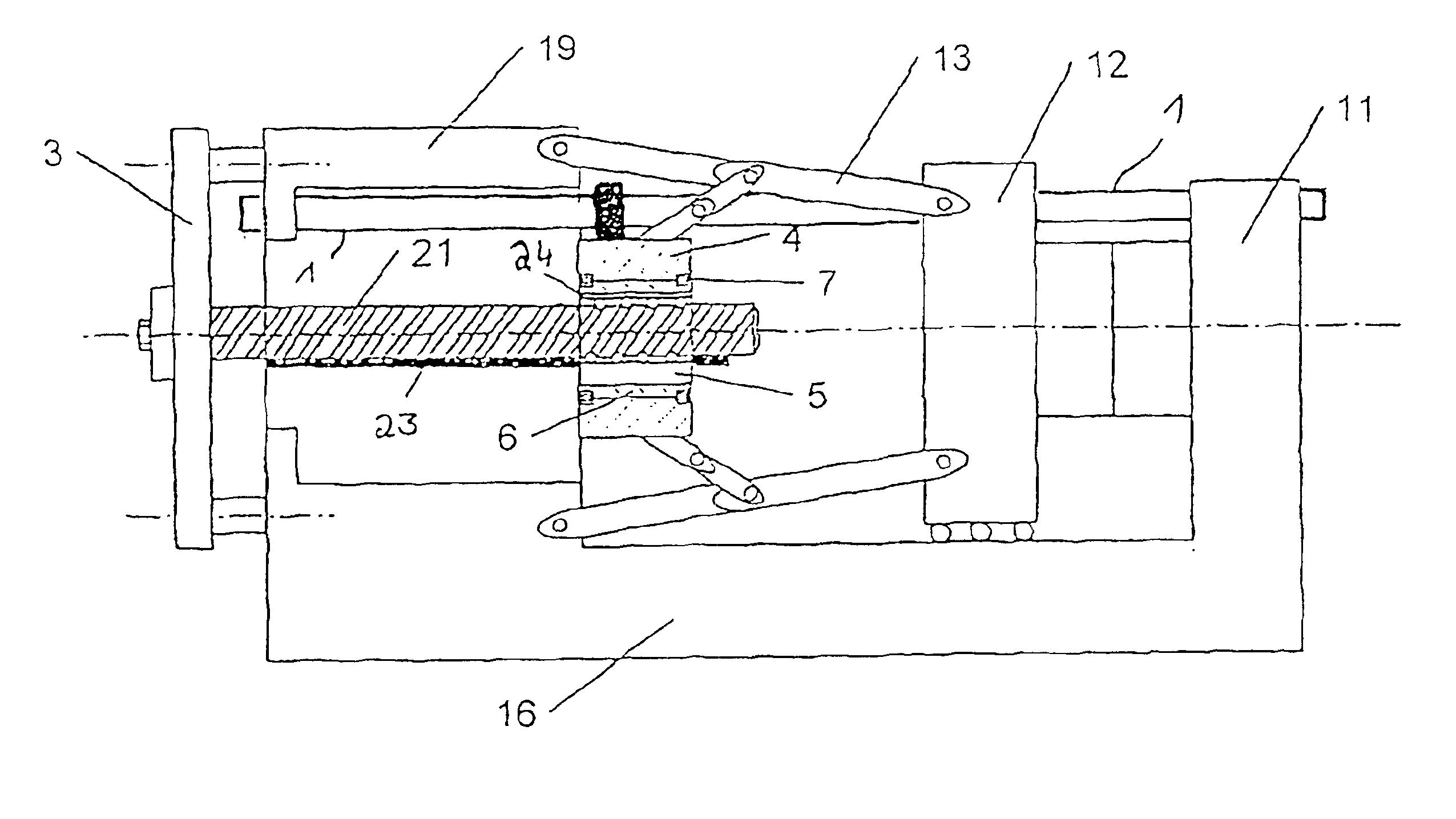Closing device in an injection moulding machine for plastics