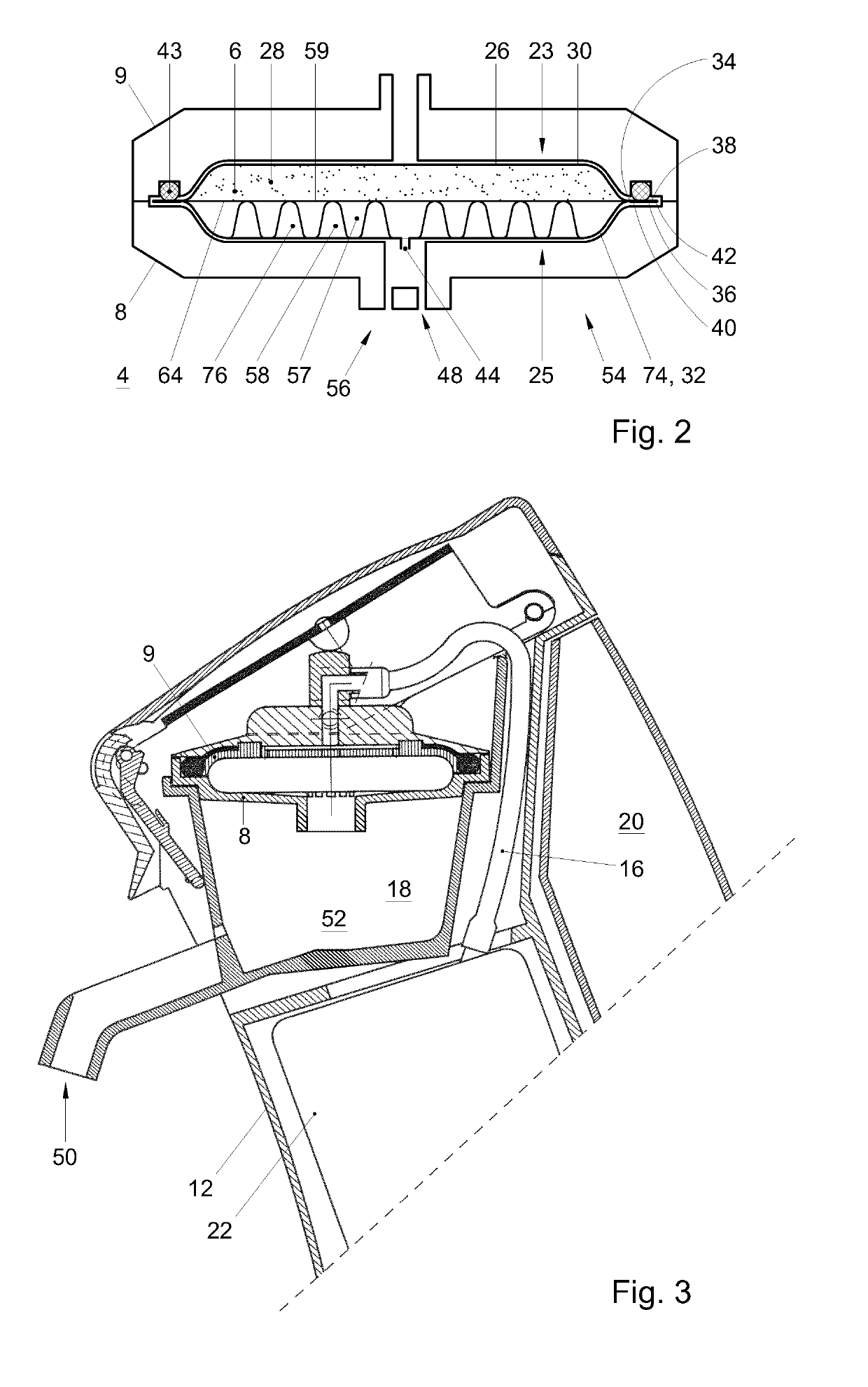 Pad with covering filled with product to be extracted, assembly of a first and a second pad and method for preparing a small or large amount of beverage
