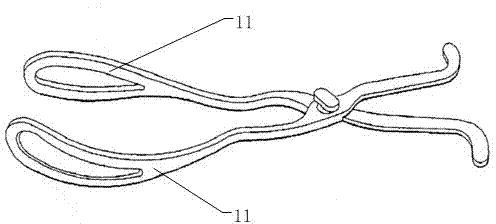Trainer for simulating operation of obstetric forceps, and method for operating trainer
