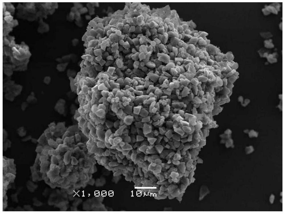 A superhard aggregate abrasive with high micro-fracture characteristics and its preparation method