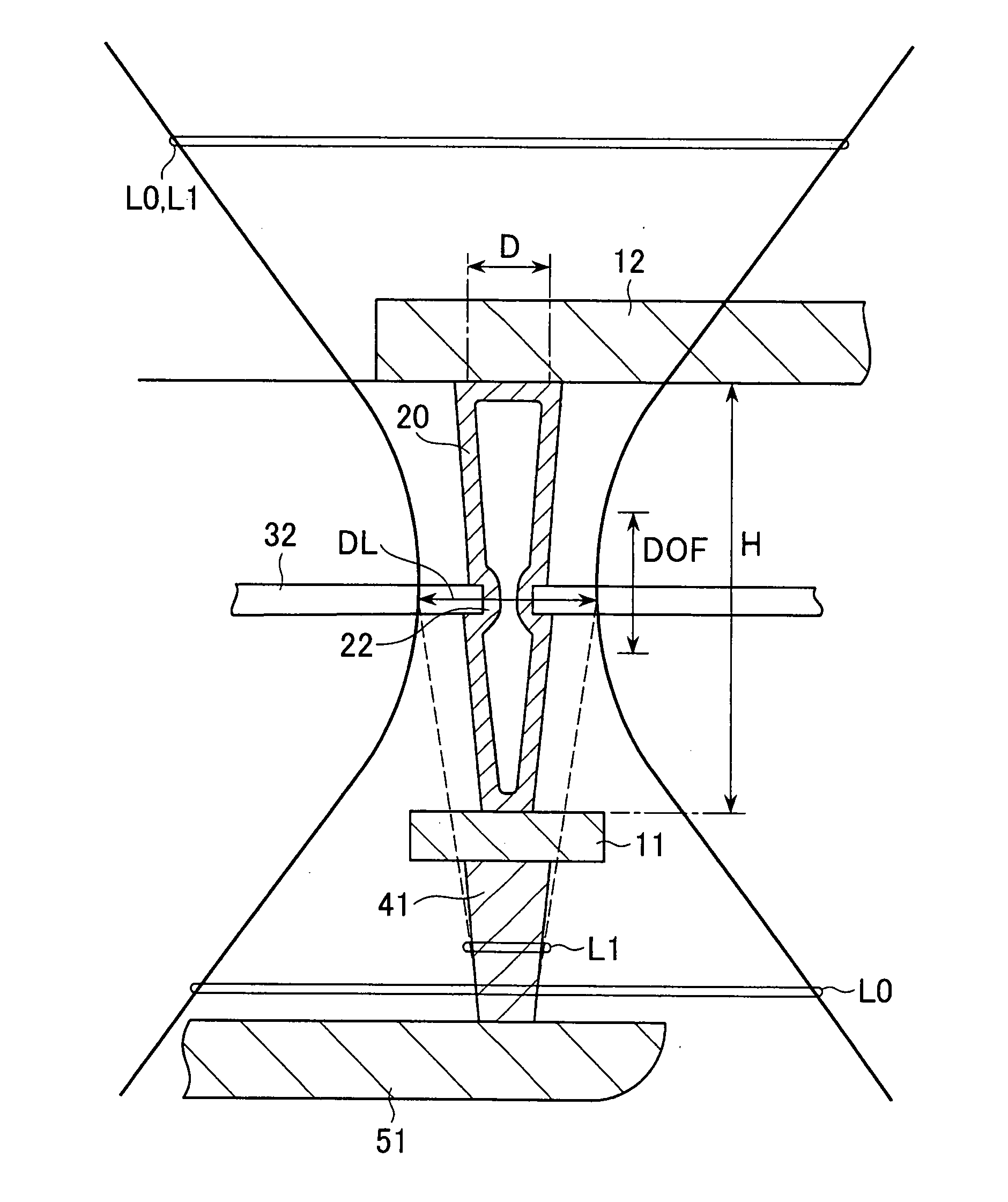Semiconductor device having fuse element and method of cutting fuse element