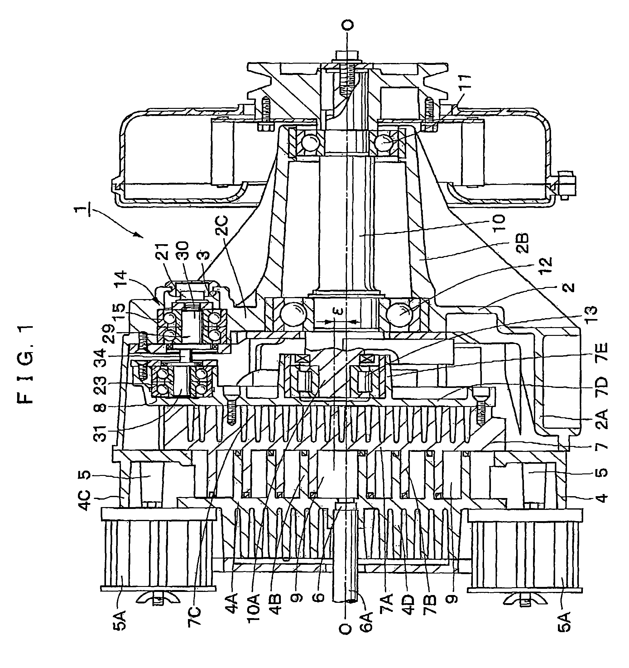 Scroll-type fluid machine that reduces centrifugal force of an orbiting scroll