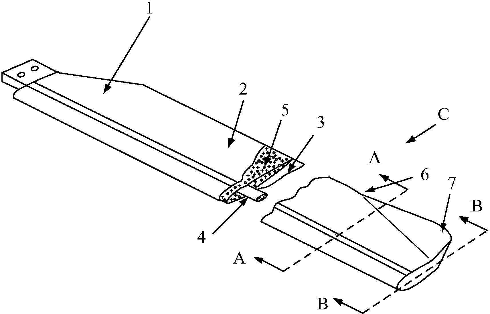 Rotor blade structure design capable of inhibiting rotation chattering of tilt rotor