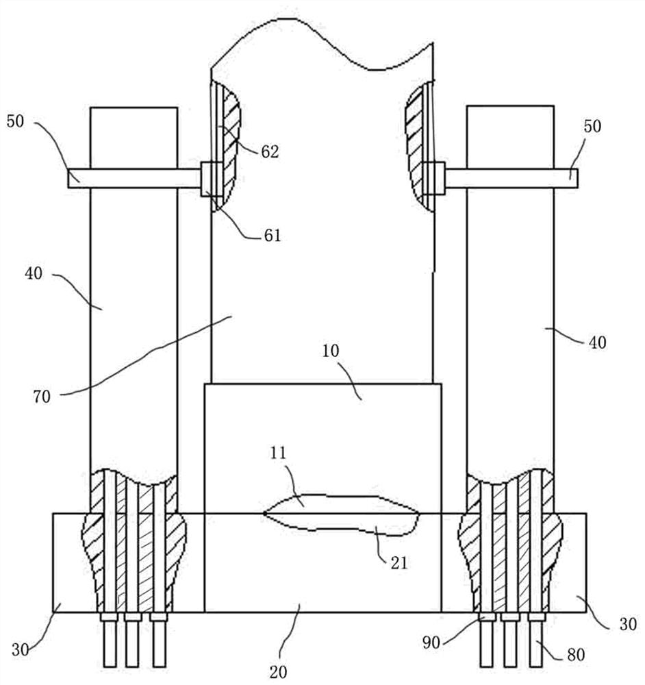 An internal high pressure forming device with a clamping mechanism