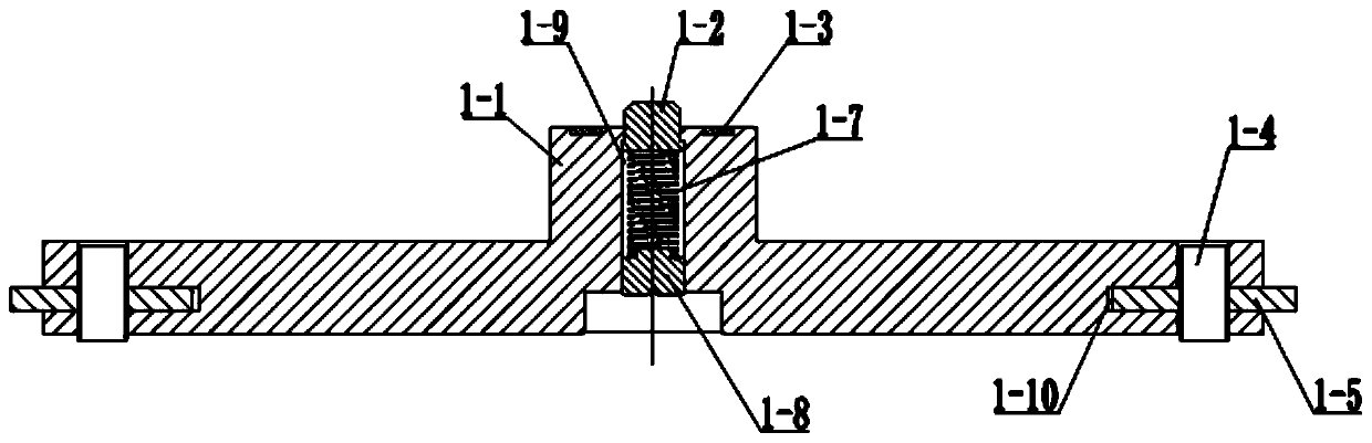 Magnetic attraction fixed table type circular runout measuring device for short shaft parts