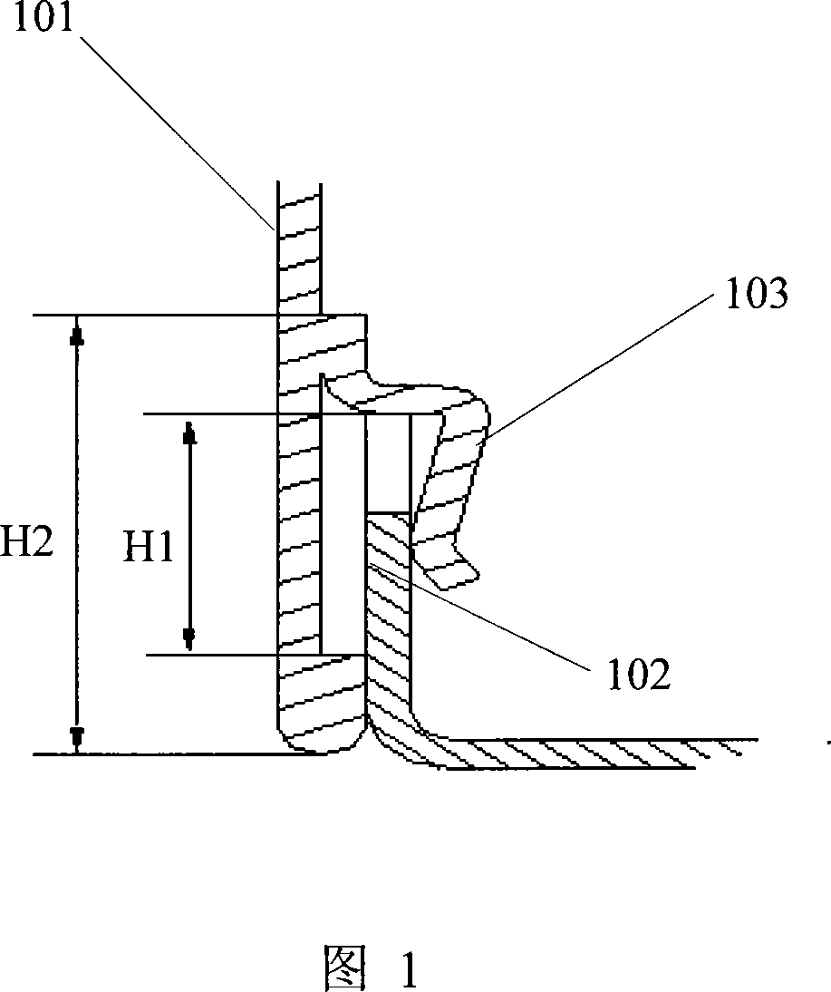 Shielding structure and communication apparatus