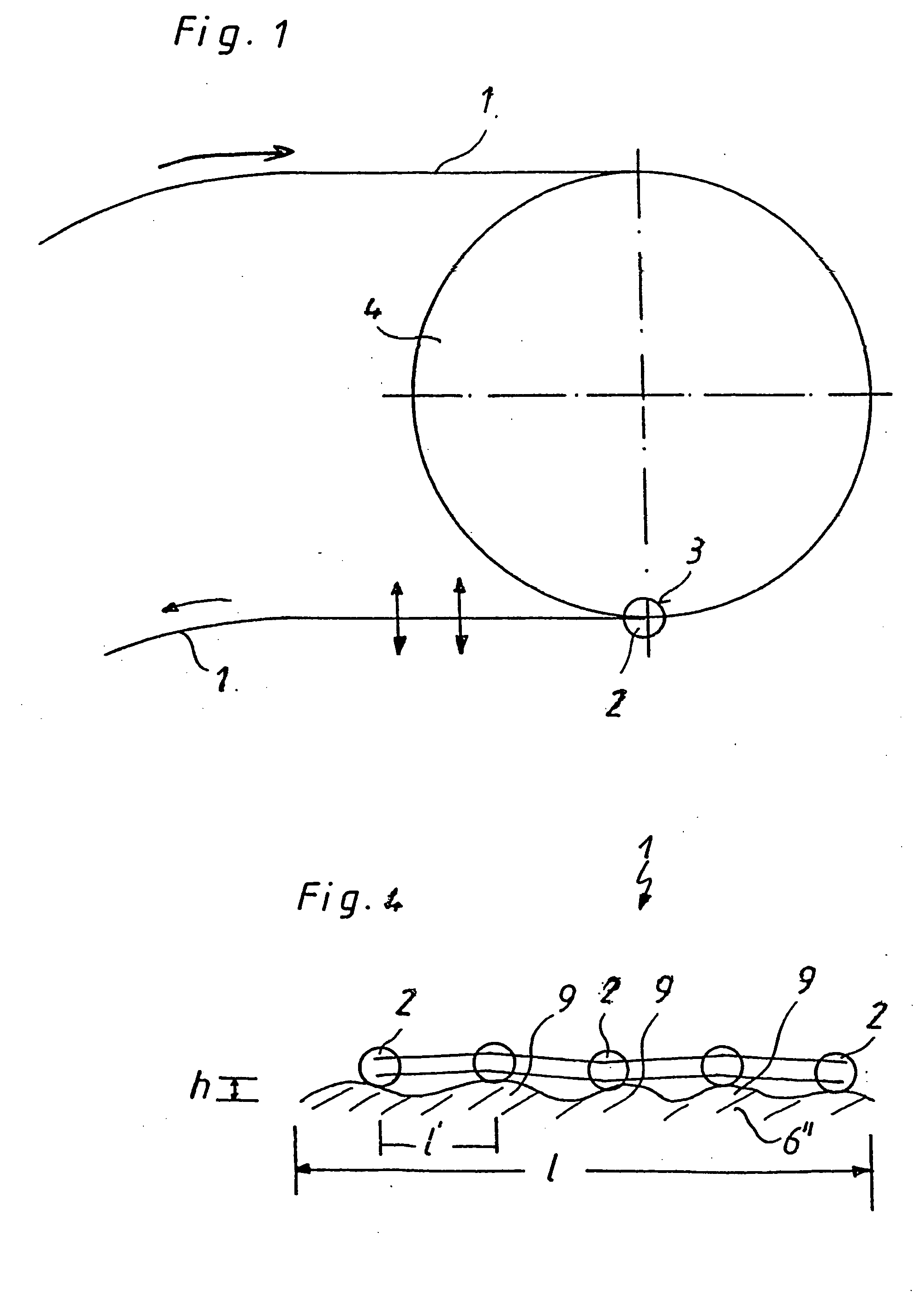 Drive system for reducing the polygon effect in continuous drive chains of escalators or moving walkways
