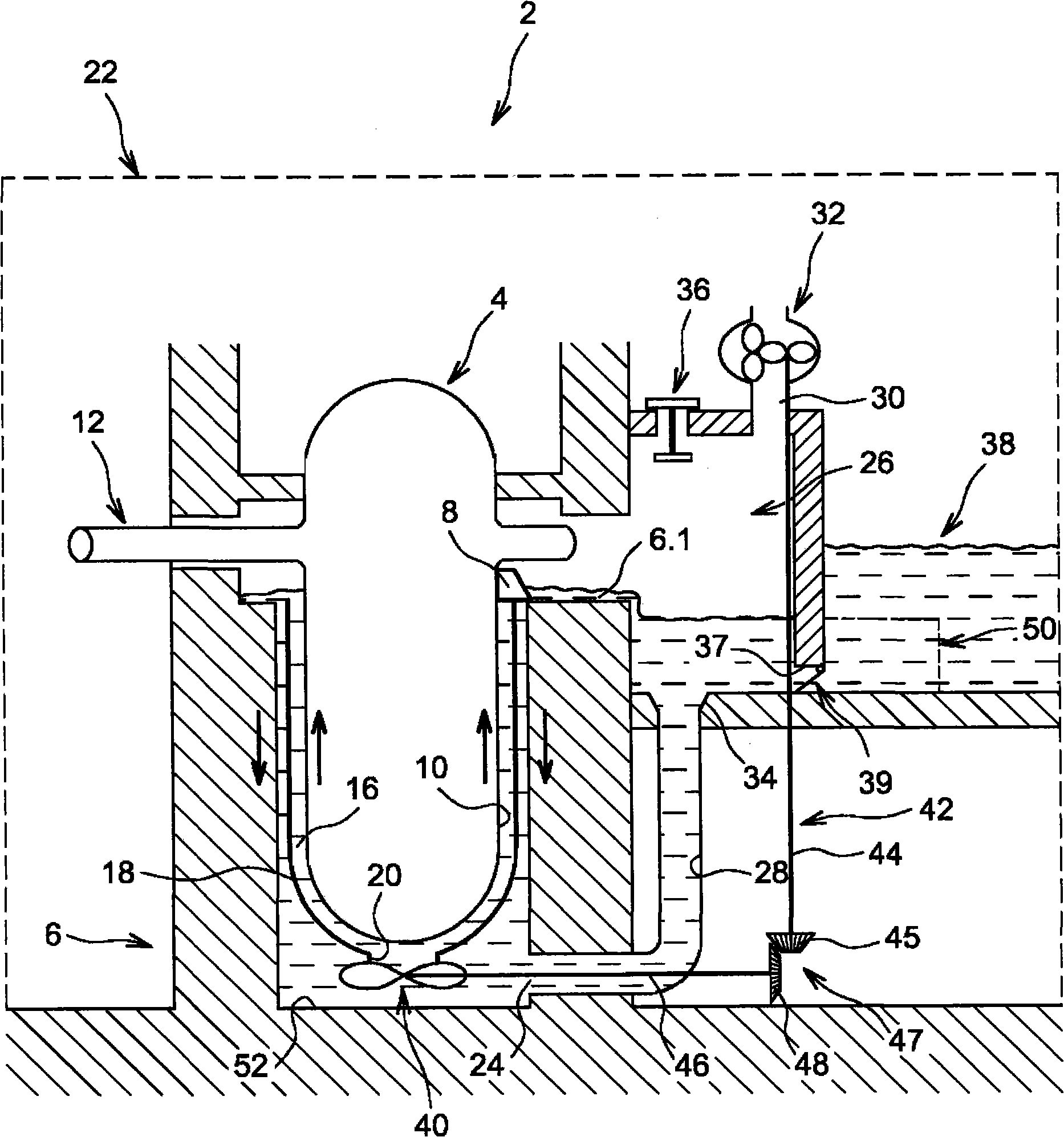 Nuclear reactor with improved cooling in an accident situation