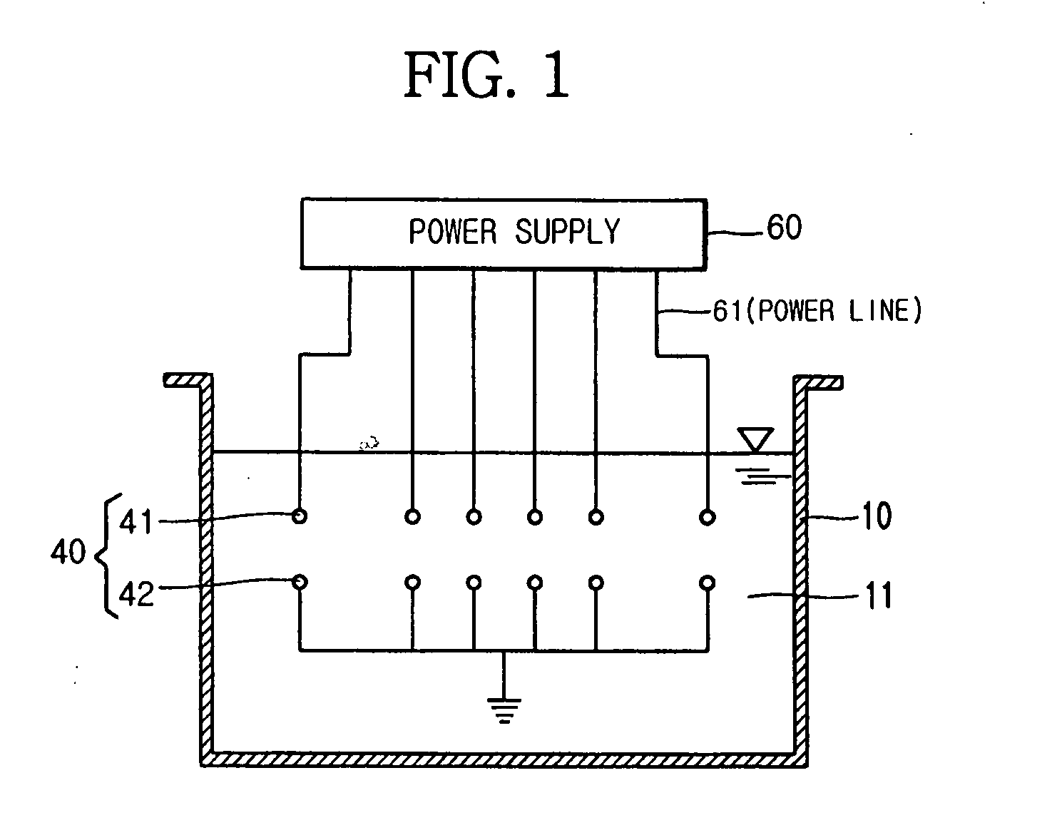Apparatus for manufacturing sterilized water, and portable apparatus for manufacturing sterilized salt solution