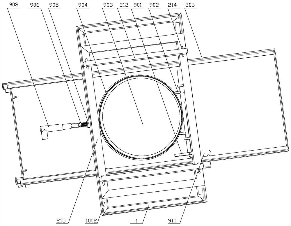 A toilet door with a large diameter and capable of moving in translation driven by the patient