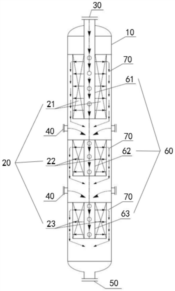 Axial-radial flow multi-step feeding fixed bed reactor and paraxylene preparation method