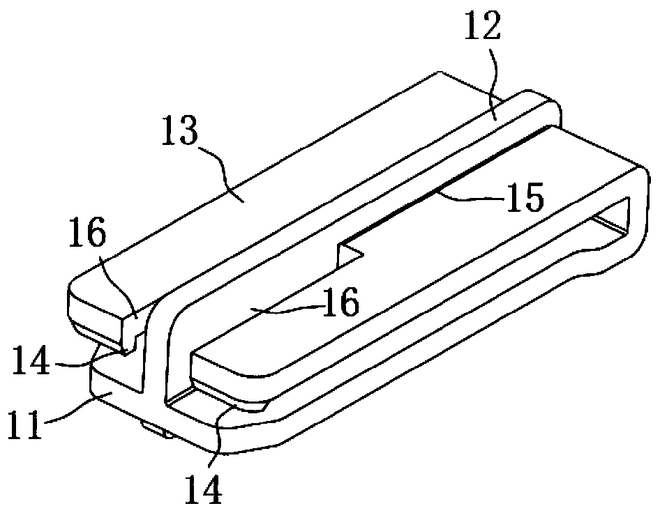 Busbar electrical isolation assembly and battery