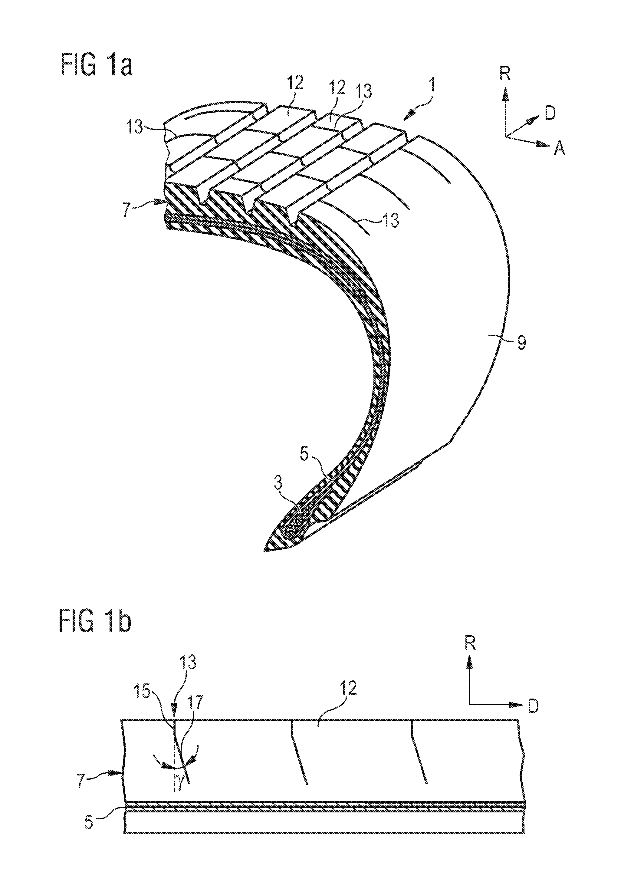 Pneumatic tire with tread having sipes