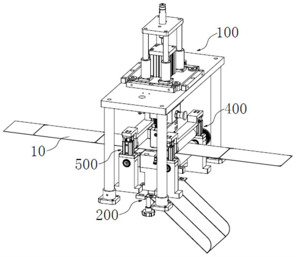 Strip cutting device and strip cutting method