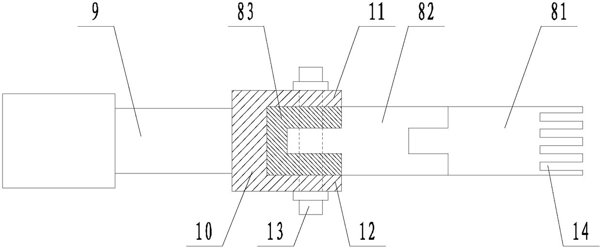 Turntable structure with built-in scraper