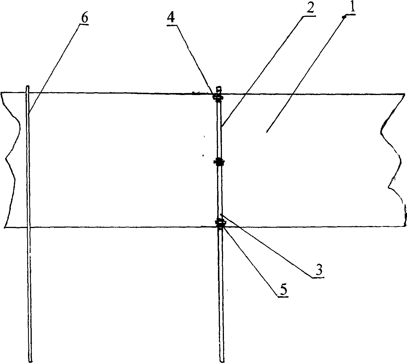 Construction structure of press bar fastening type sand capturing net for fixing moving sand dune