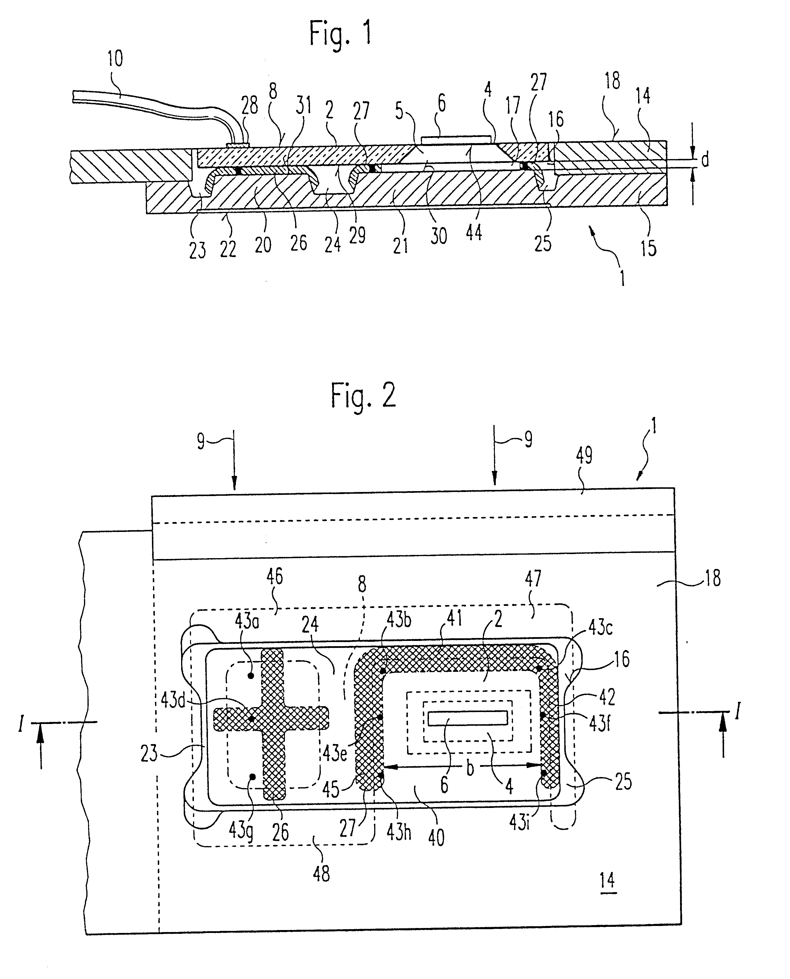 Measurement device for measuring the mass of a flowing medium