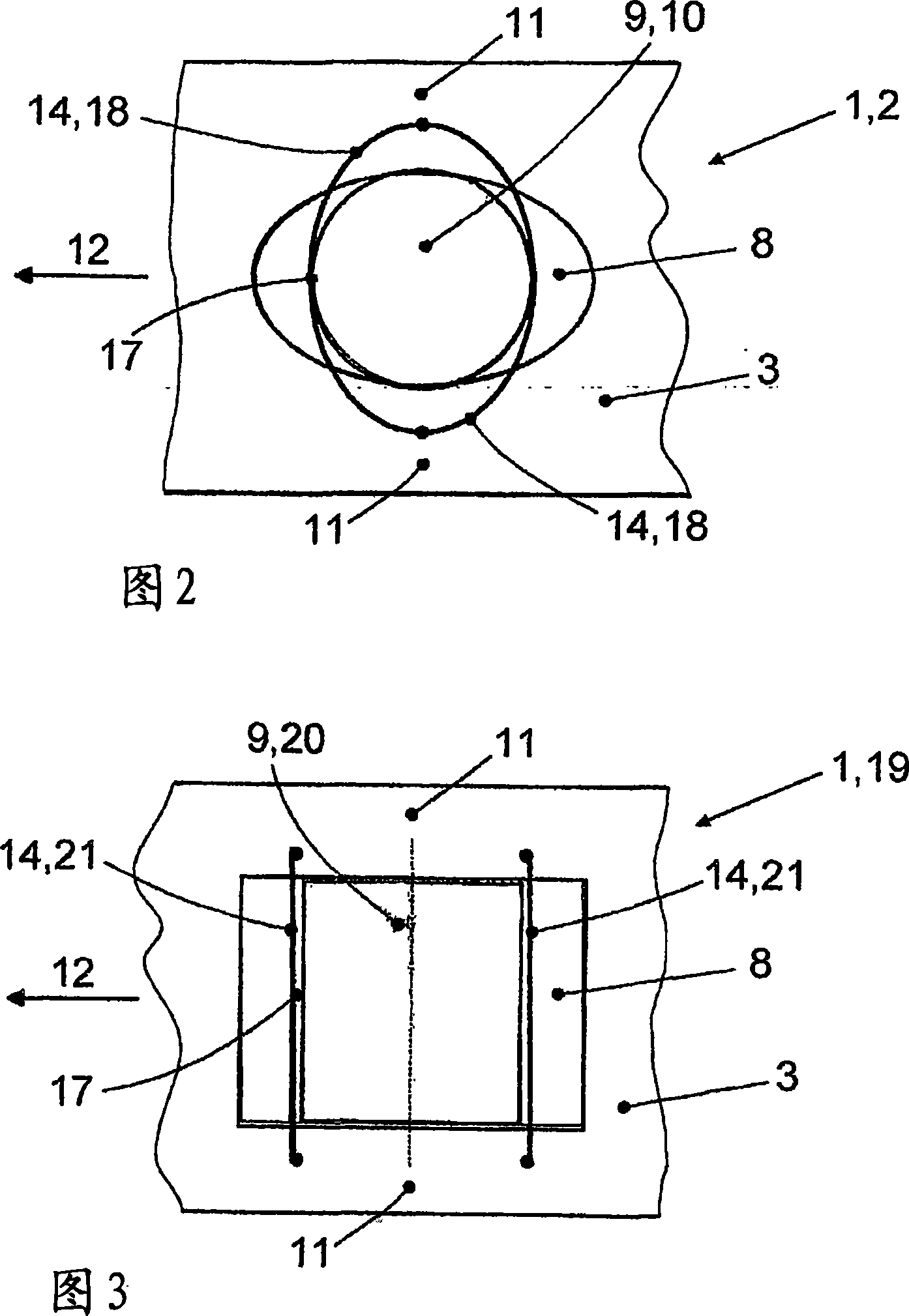 Roller bearing with a window cage with positioning elements in the bearing pockets for altering the pocket play by means of temperature-dependent change in shape of the positioning elements for exampl